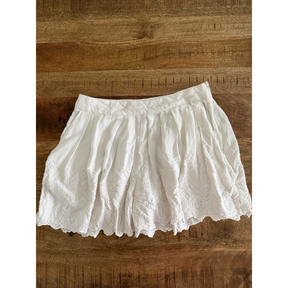 Free People White Eyelet Lace Pleated Mini Shorts Size 4 Boho Cottagecore